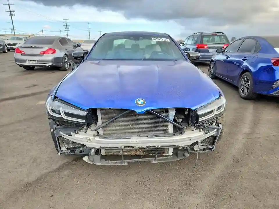 WBS83CH05NCH70776 2022 BMW M5-4