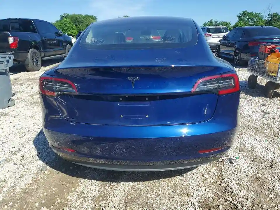 5YJ3E1EA6JF017006 2018 TESLA MODEL 3-5