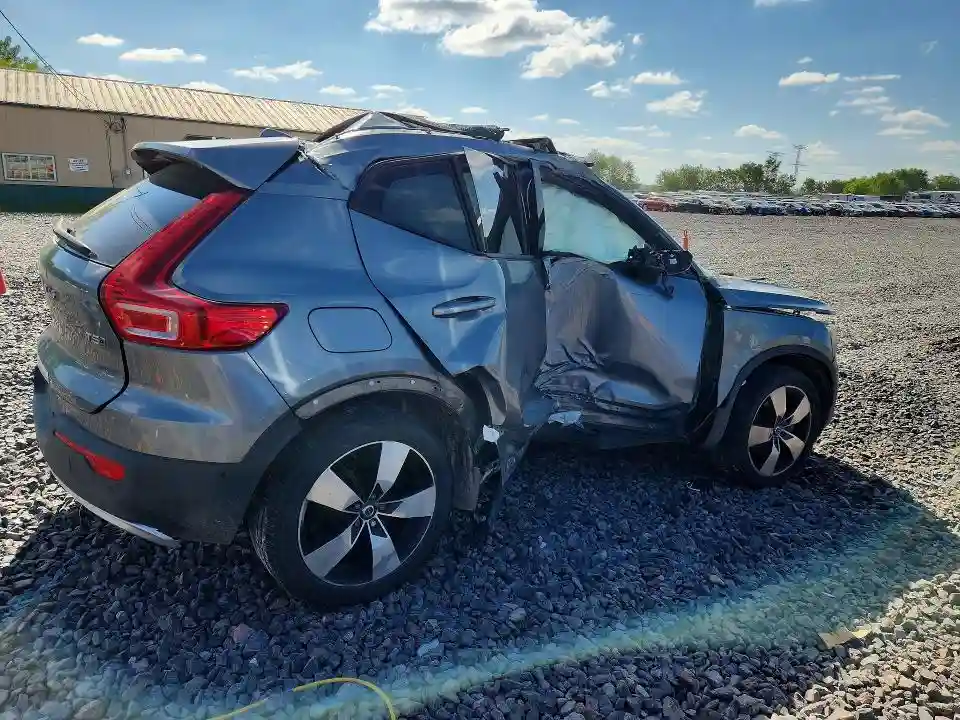 YV4162UK4K2048275 2019 VOLVO XC40-2