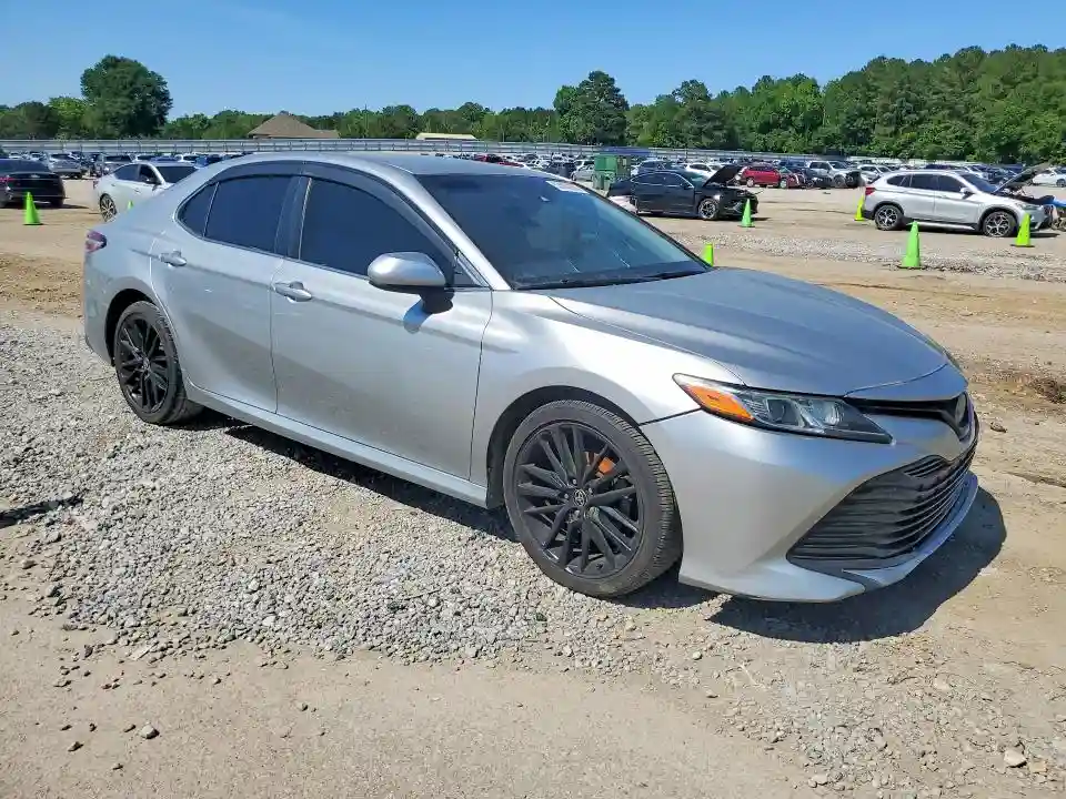 4T1B11HK8JU561702 2018 TOYOTA CAMRY-3