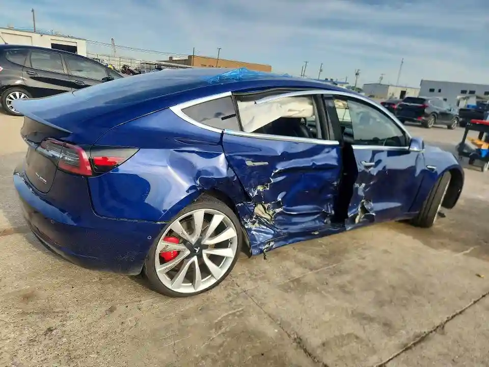5YJ3E1EB2JF106340 2018 TESLA MODEL 3-2