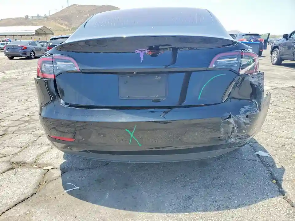 5YJ3E1EA6JF171909 2018 TESLA MODEL 3-5