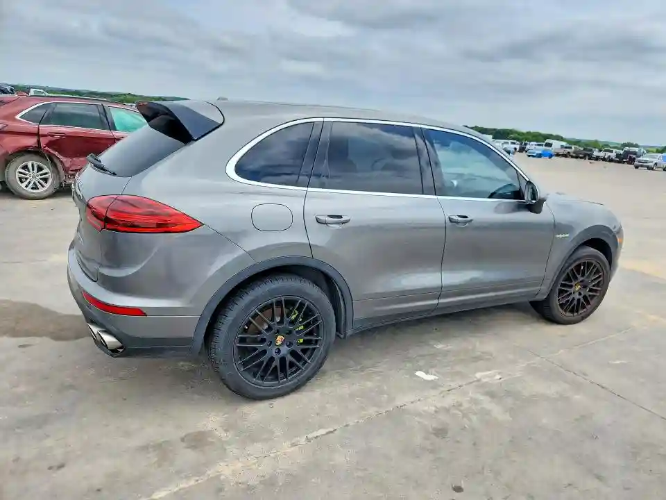 WP1AE2A2XFLA53845 2015 PORSCHE CAYENNE-2