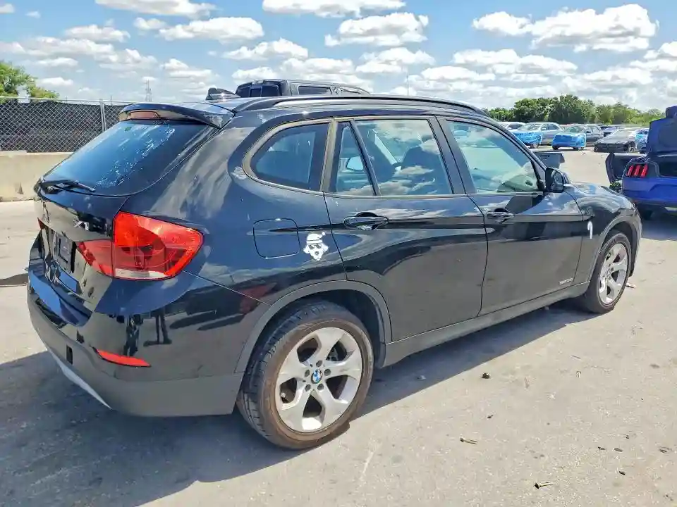 WBAVM1C52FV314409 2015 BMW X1-2