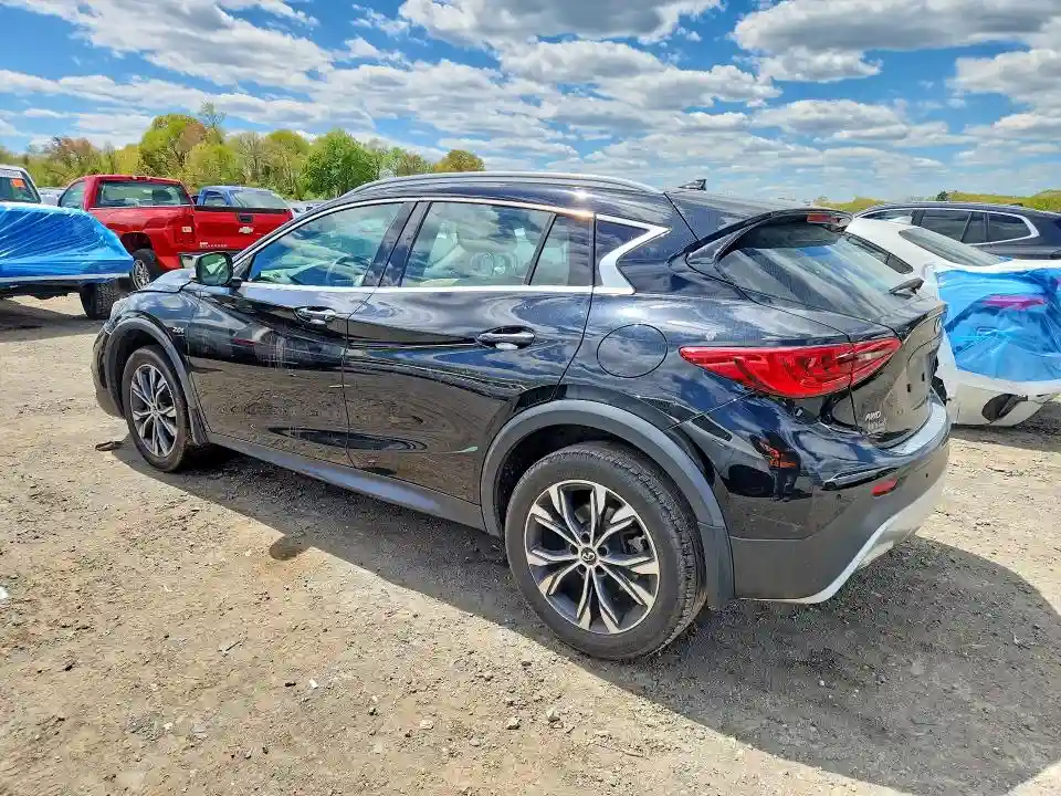 SJKCH5CR0JA049933 2018 INFINITI QX30-1