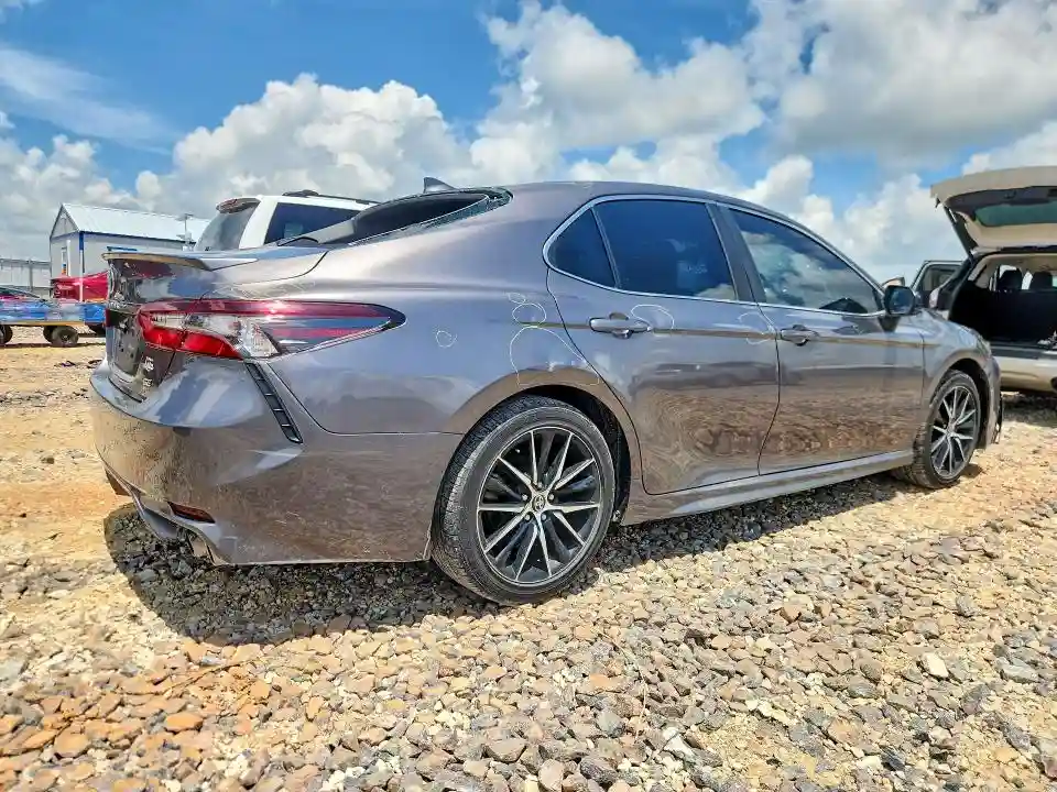 4T1G11AK6MU409213 2021 TOYOTA CAMRY-2