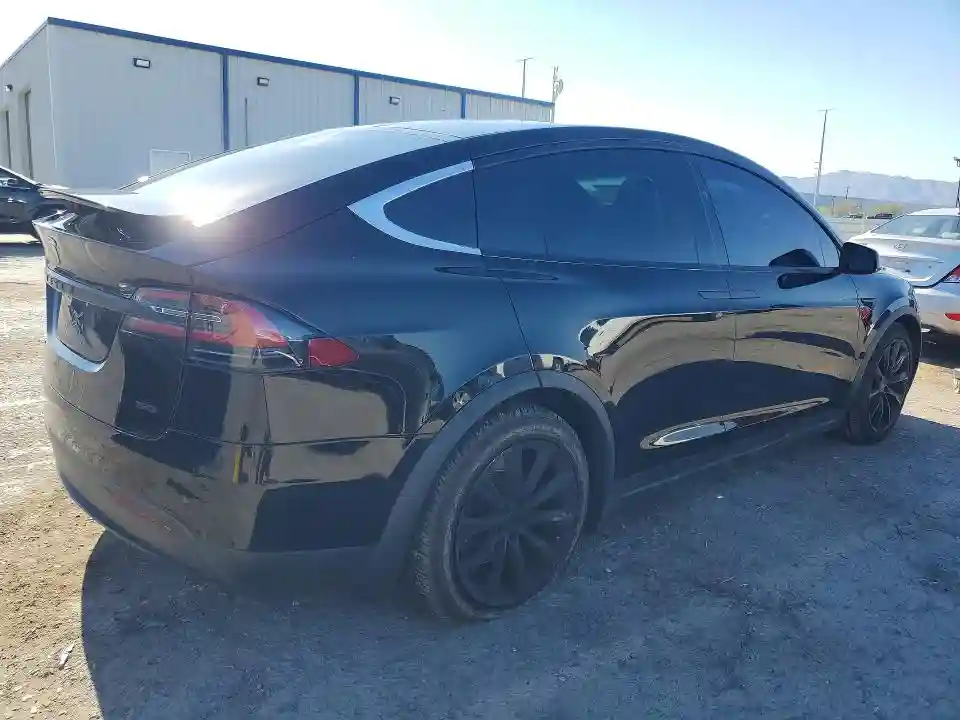 5YJXCDE27HF070180 2017 TESLA MODEL X-2