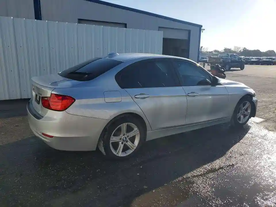 WBA3A5C56FP605040 2015 BMW 3 SERIES-2