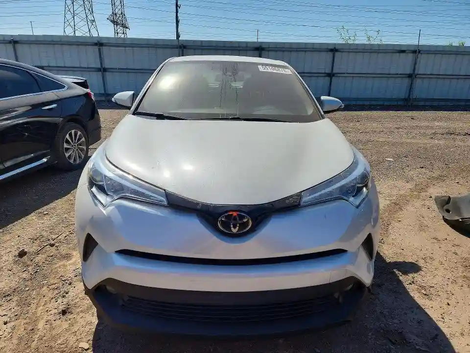 NMTKHMBX7JR058848 2018 TOYOTA C-HR-4