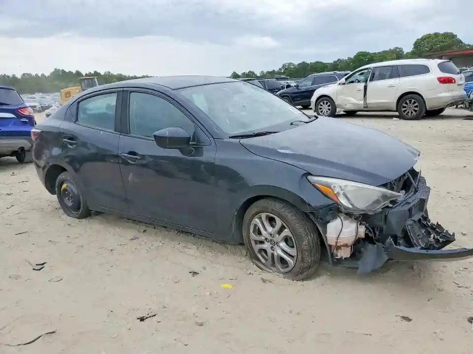 3MYDLBYV3HY182980 2017 TOYOTA YARIS-3