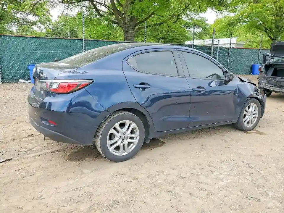 3MYDLBYV0HY151427 2017 TOYOTA YARIS-2