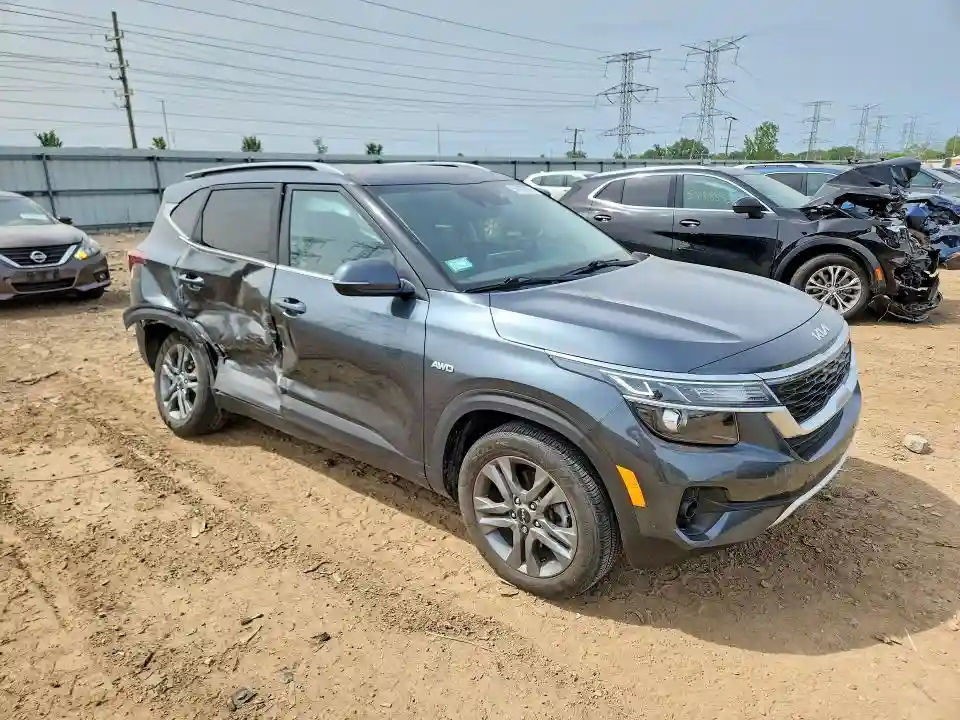 KNDEUCAAXP7454082 2023 KIA SELTOS-3