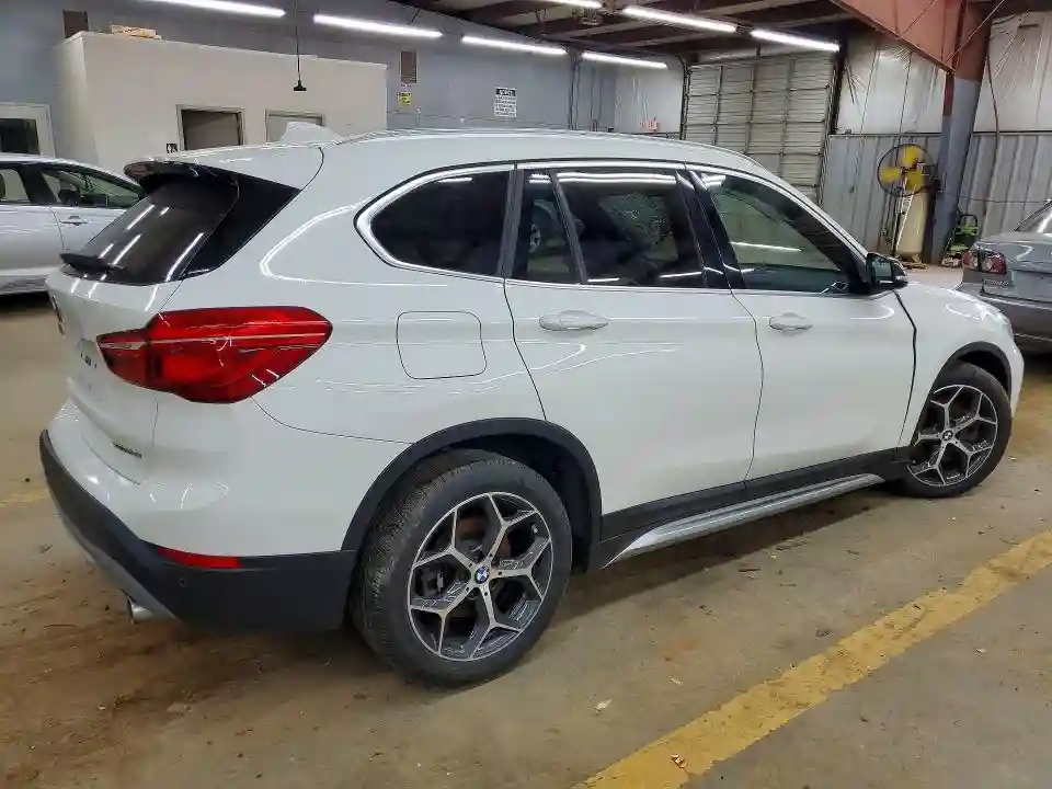 WBXHT3C36J5L30928 2018 BMW X1-2