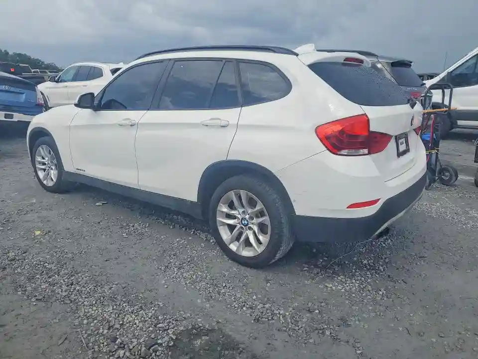 WBAVL1C56FVY28752 2015 BMW X1-1