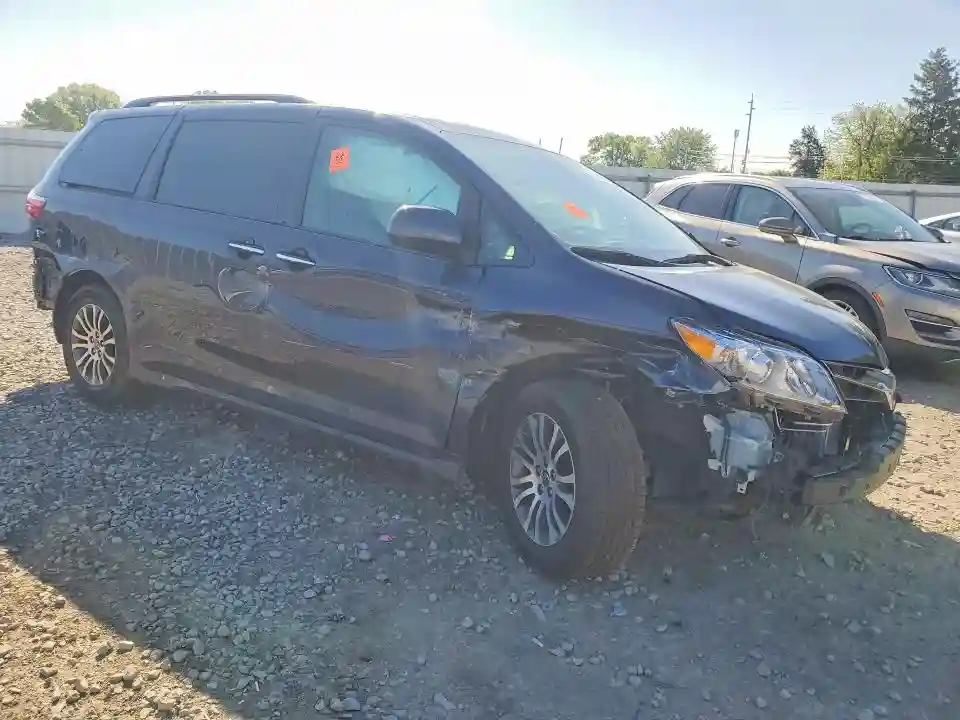 5TDYZ3DC0JS914357 2018 TOYOTA SIENNA-3
