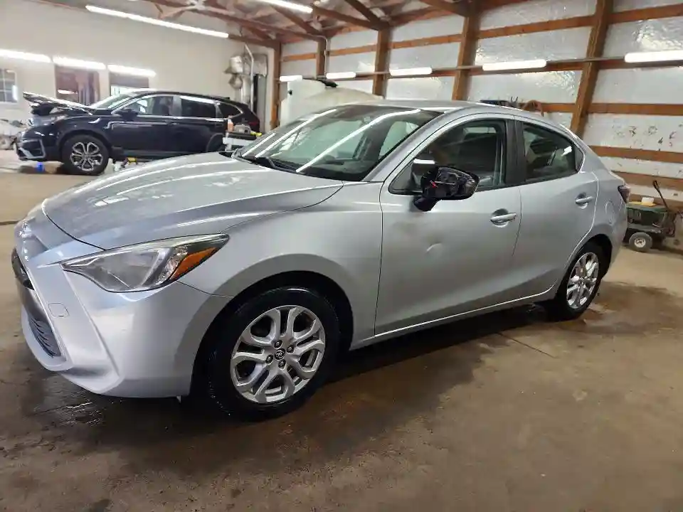 3MYDLBYV9JY321760 2018 TOYOTA YARIS-0