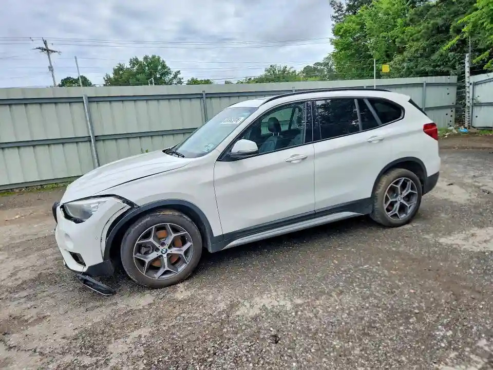 WBXHU7C31H5H37833 2017 BMW X1-0