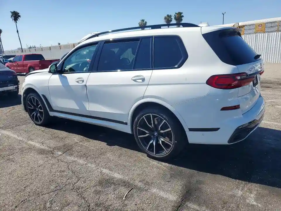 5UXCW2C07N9L11557 2022 BMW X7-2