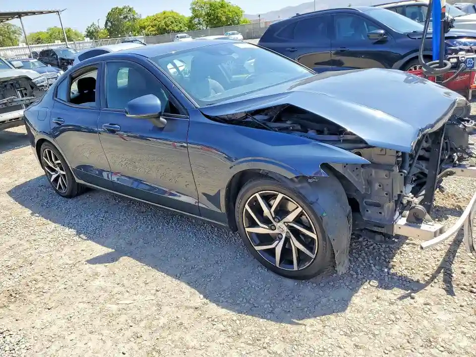 7JR102FK9LG047811 2020 VOLVO S60-3