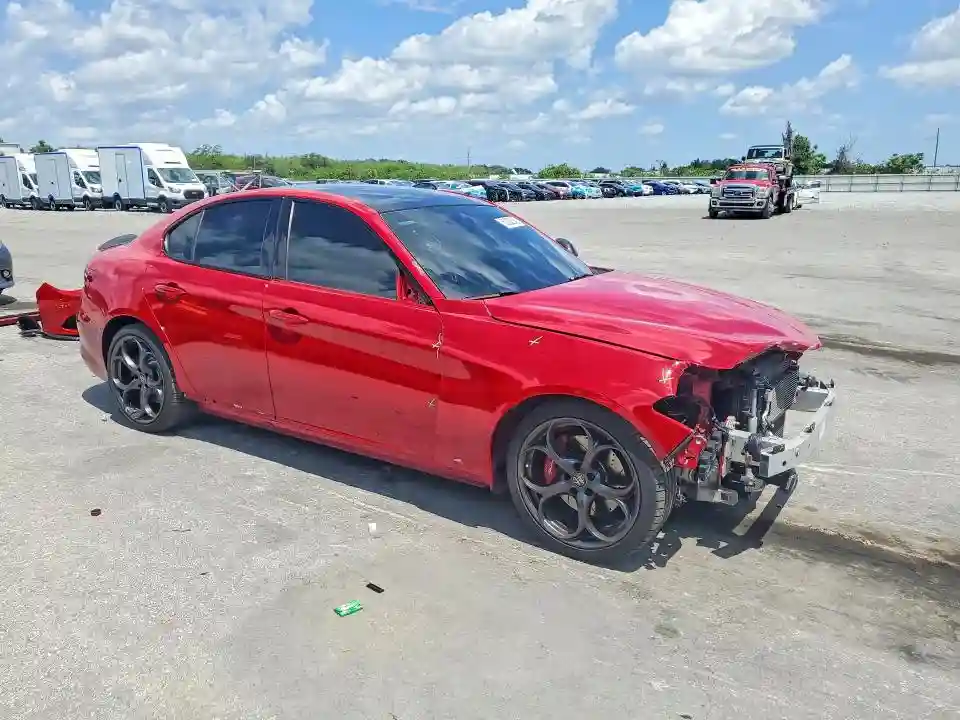 ZARFAMBN7L7624290 2020 ALFA ROMEO GIULIA-3
