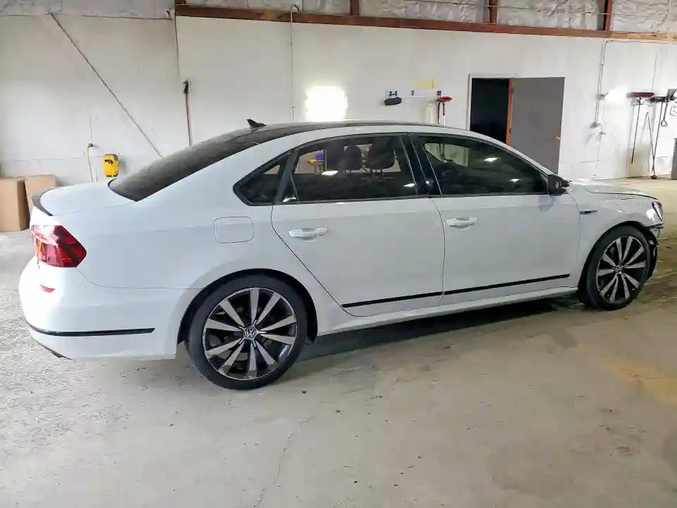 1VWJM7A33JC038619 2018 VOLKSWAGEN PASSAT-2