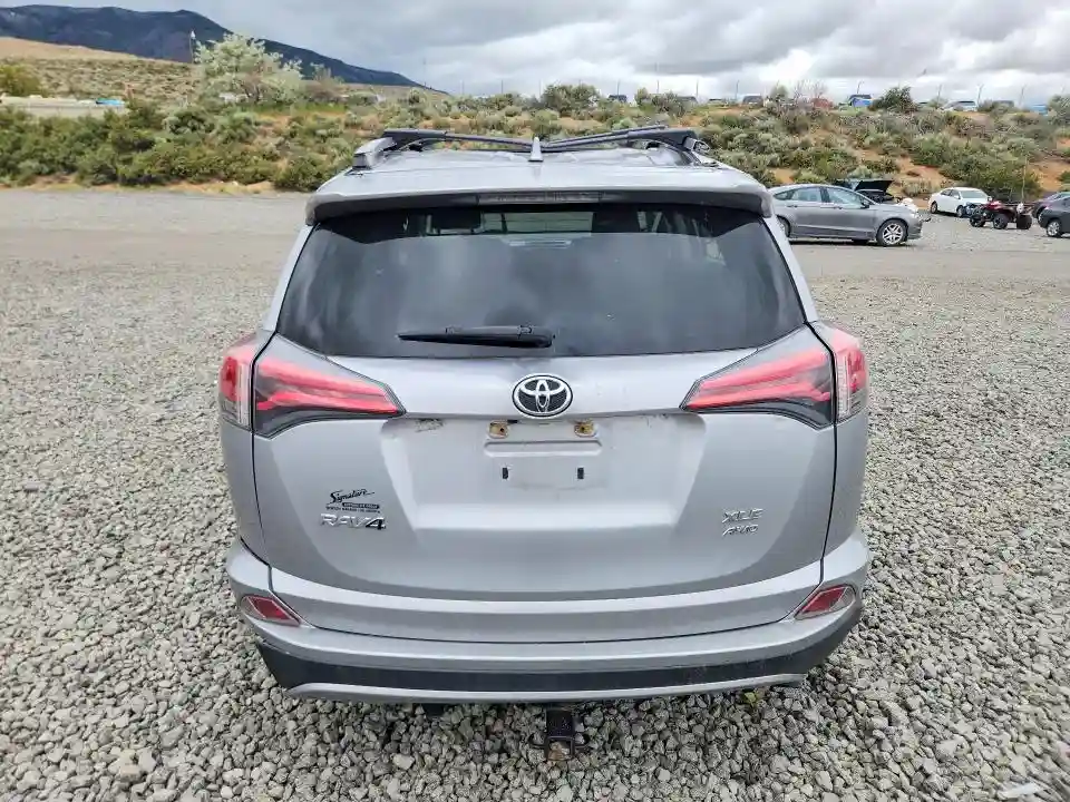 JTMRFREV7JJ199588 2018 TOYOTA RAV4-5
