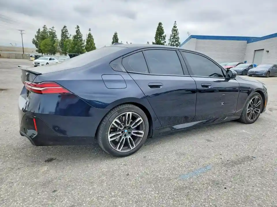 WBA53FJ05RCP81119 2024 BMW 5 SERIES-2