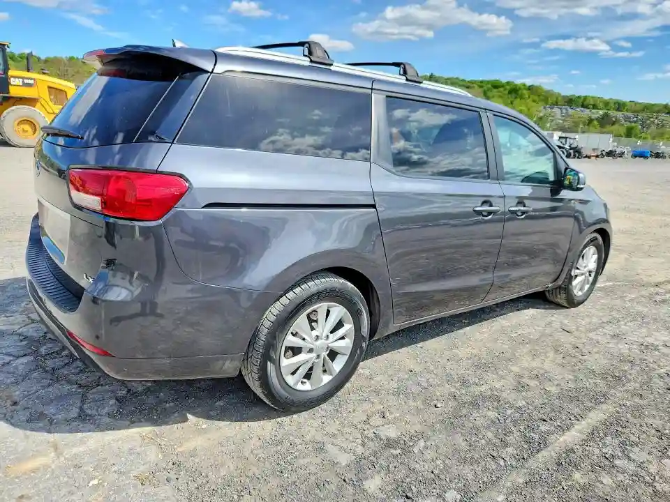 KNDMB5C19H6238712 2017 KIA SEDONA-2