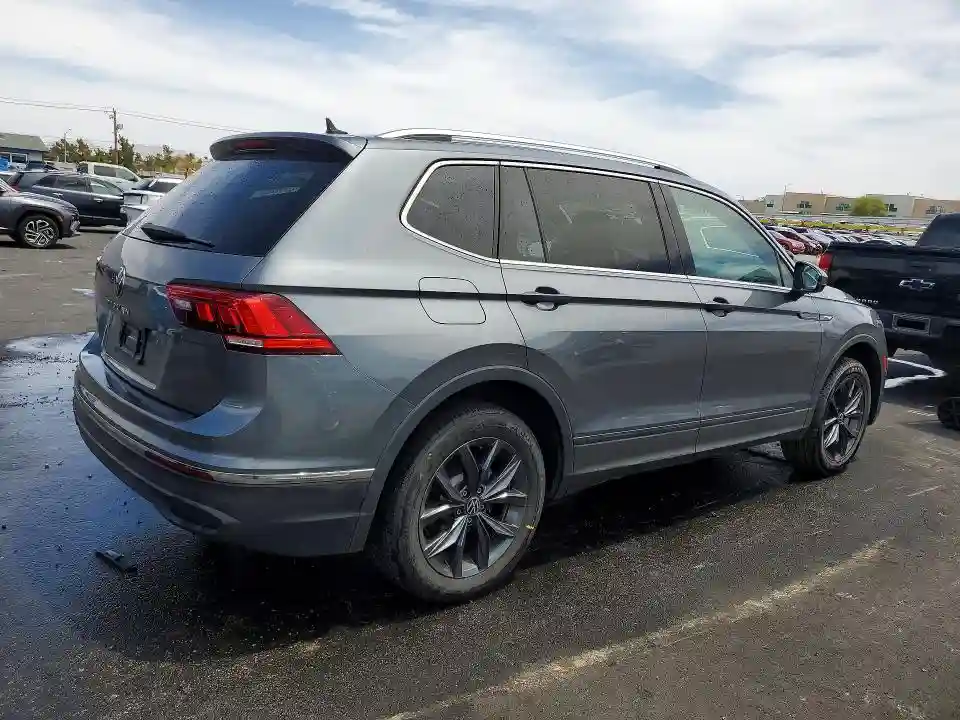 3VV3B7AX4PM055992 2023 VOLKSWAGEN TIGUAN-2