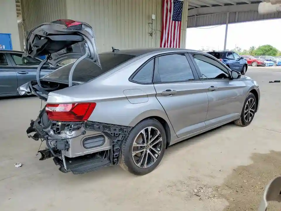 3VWBX7BUXSM103145 2025 VOLKSWAGEN JETTA-2