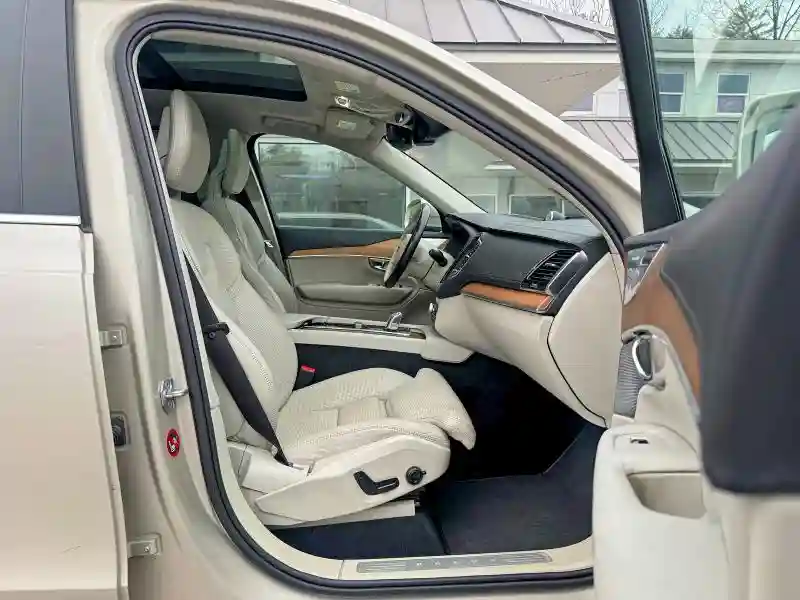 YV4BC0PL9G1048520 2016 VOLVO XC90-4
