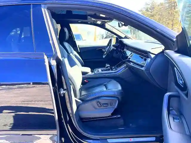 WA1EVAF19KD011890 2019 AUDI Q8-4