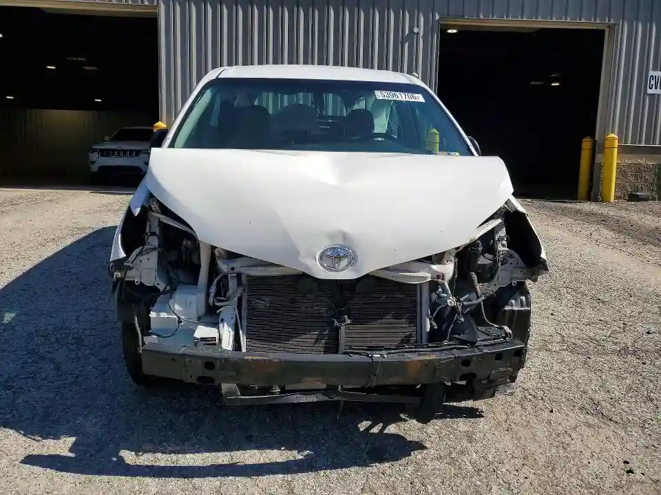 5TDZZ3DC9HS826826 2017 TOYOTA SIENNA L 7-4