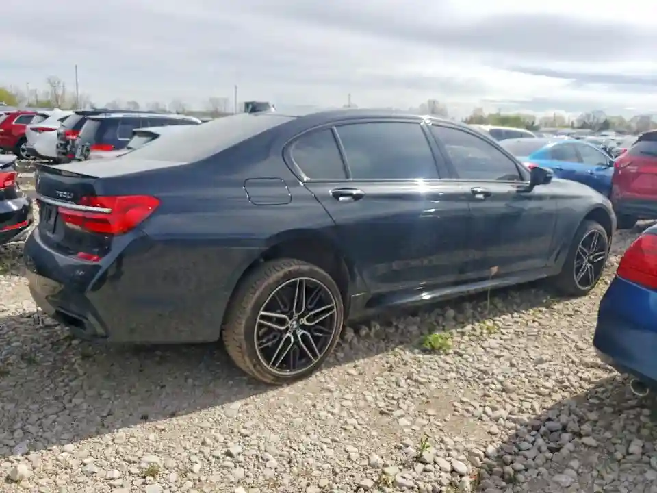 WBA7F2C55JB238736 2018 BMW 7 SERIES-2