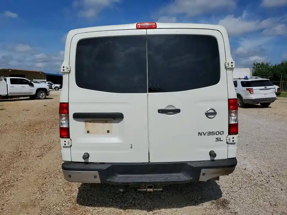 5BZAF0AAXHN852851 2017 NISSAN NV-5