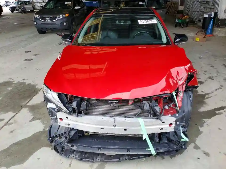 4T1B61HK2KU160102 2019 TOYOTA CAMRY-4