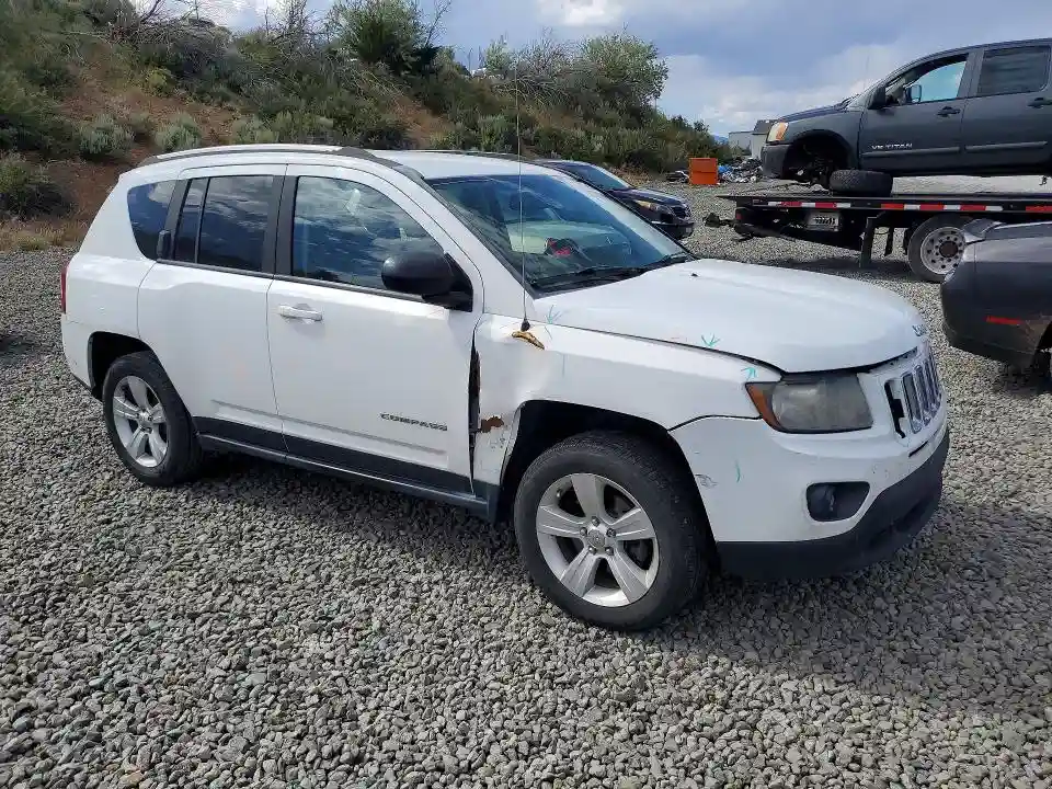 1C4NJCBB8GD506570 2016 JEEP COMPASS-3