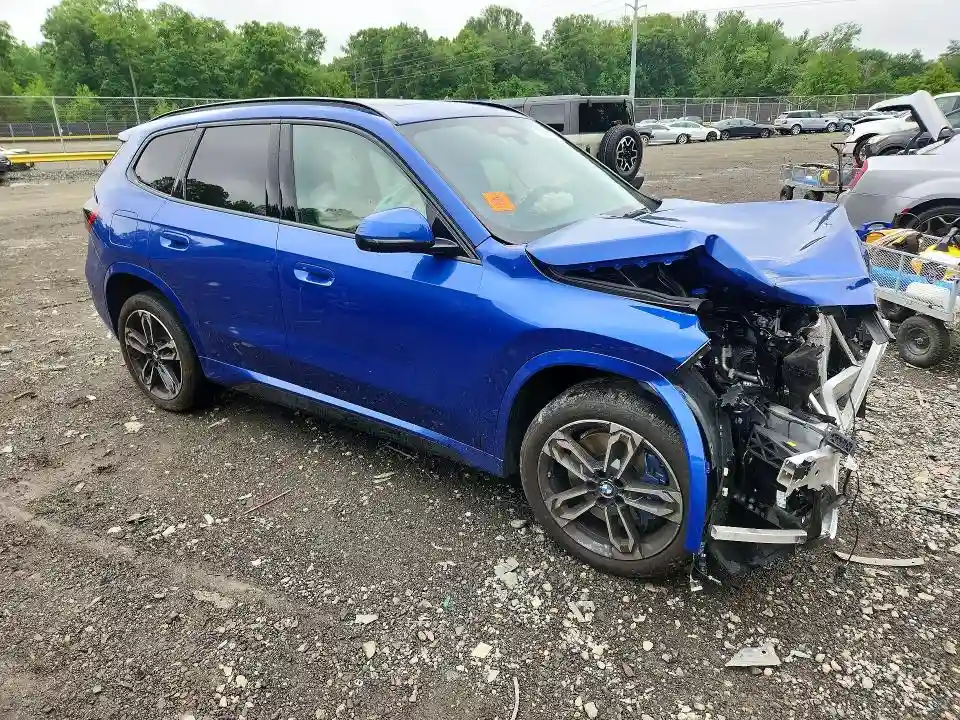 WBX73EF0XR5Y78841 2024 BMW X1-3