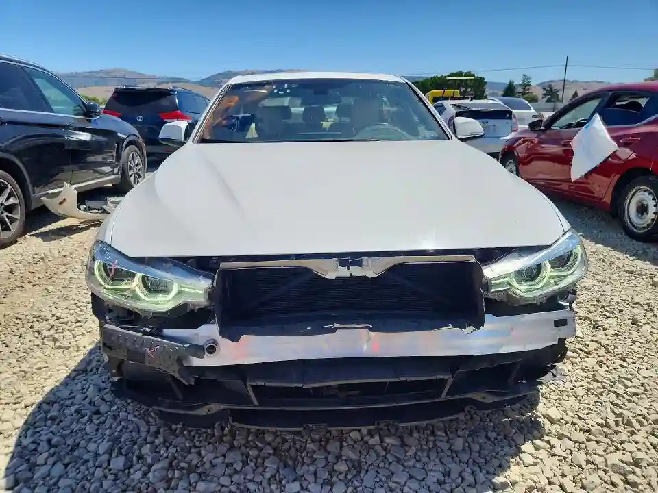 WBA8D9C57JEM33061 2018 BMW 3 SERIES-4