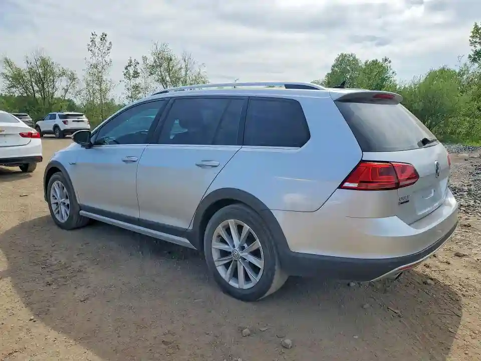 3VWH17AU4HM507001 2017 VOLKSWAGEN GOLF-1
