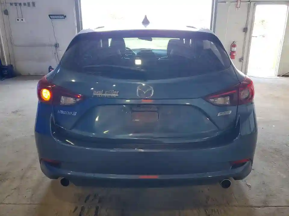 3MZBN1L39JM235921 2018 MAZDA 3-5