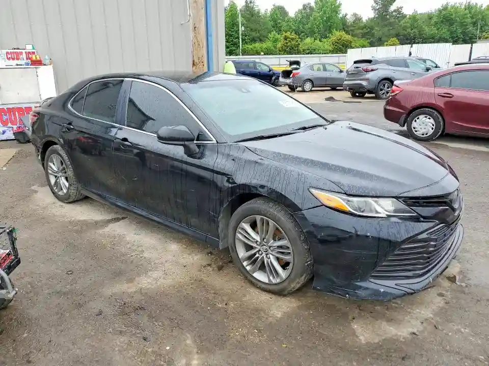 4T1B11HK8JU577785 2018 TOYOTA CAMRY-3