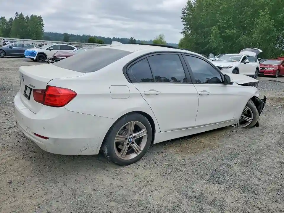 WBA3B5G52FNS19444 2015 BMW 3 SERIES-2