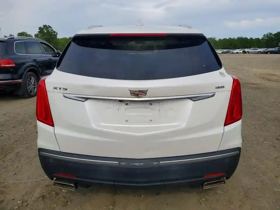 1GYKNBRS9HZ231636 2017 CADILLAC XT5-5