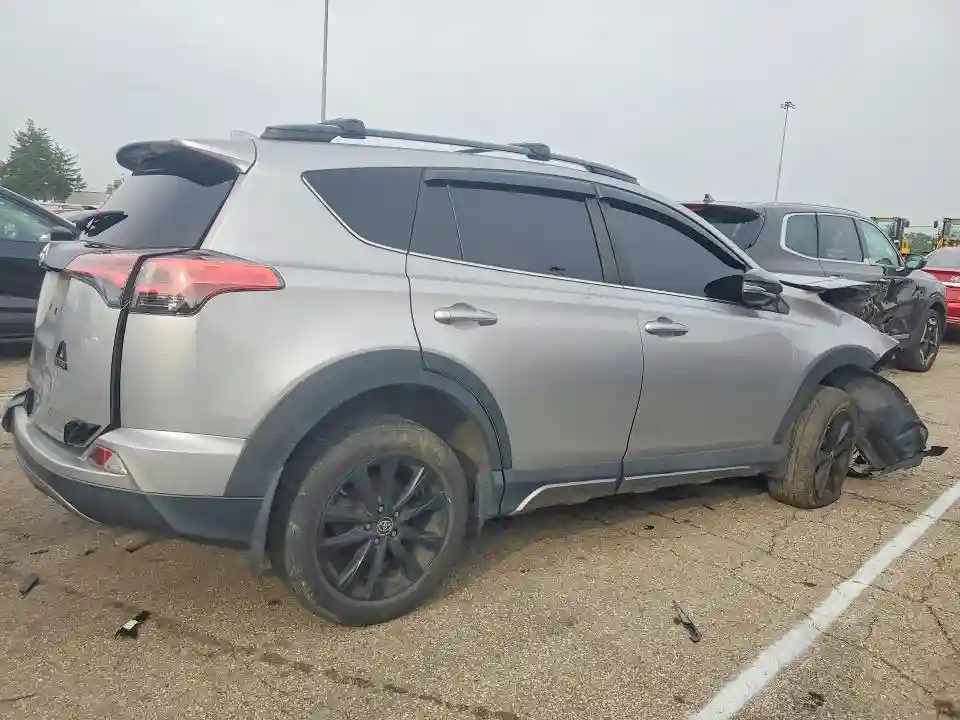 2T3RFREV7JW823973 2018 TOYOTA RAV4-2