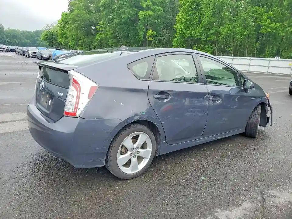JTDKN3DU0F1899776 2015 TOYOTA PRIUS FIVE-2
