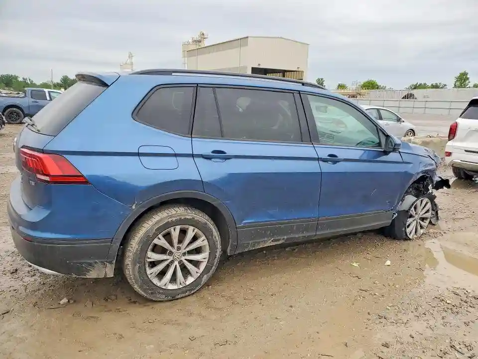 3VV1B7AX7JM108621 2018 VOLKSWAGEN TIGUAN-2