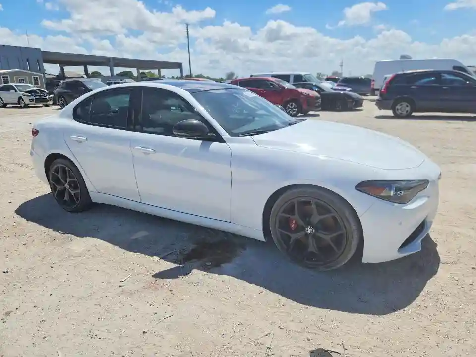 ZARFAMBNXK7616036 2019 ALFA ROMEO GIULIA-3