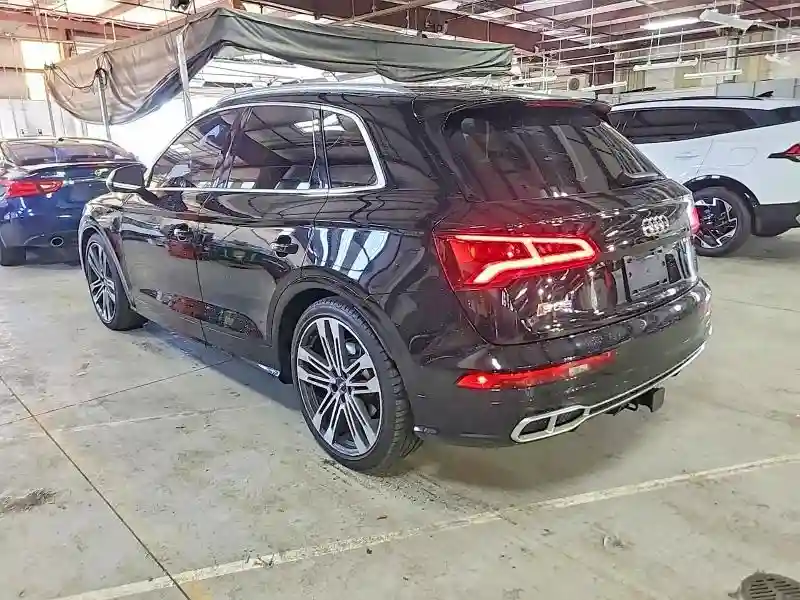 WA1C4AFY7J2123766 2018 AUDI SQ5-2