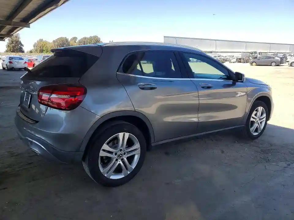 WDCTG4GB3JJ520996 2018 MERCEDES-BENZ GLA-CLASS-2